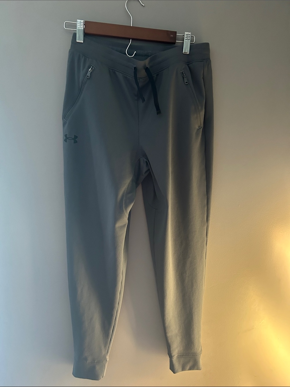Under Armour Boy’s XL Gray Jogger Pants
